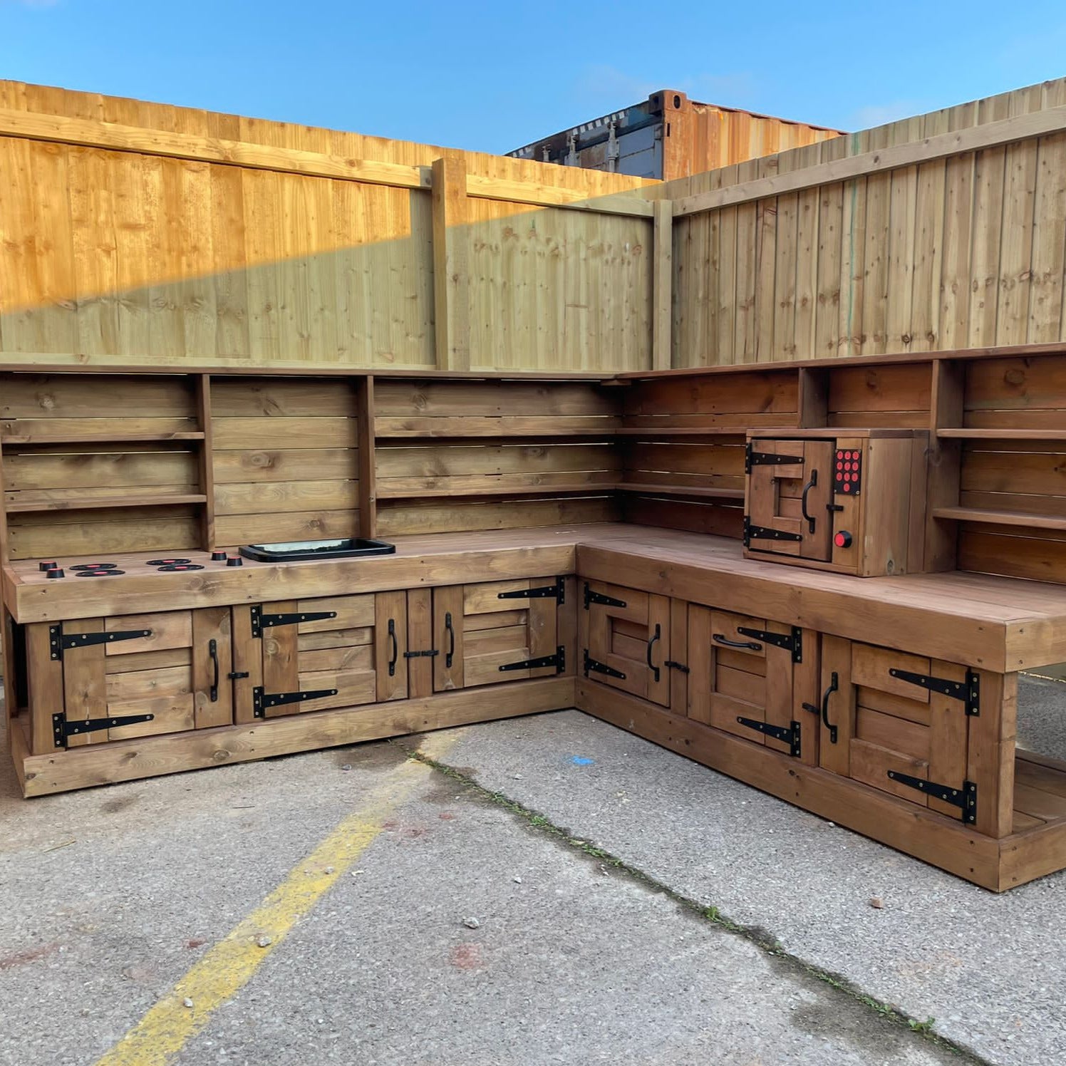 Deluxe Mud Kitchen - Maddie's Playground